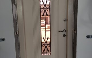 стальная парадная дверь для загородного дома