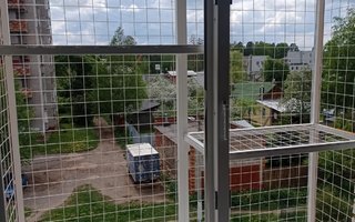 металлическая решетка антикошка для двухстворчатого окна