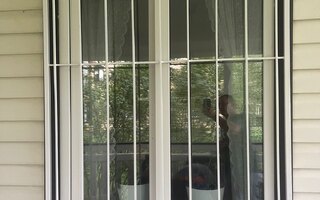 белая оконная решетка для дачи